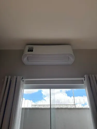 2 Ar-condicionados Split Inverter - 9.000 e 12.000 BTUs com garantia (vendo os 2 juntos)