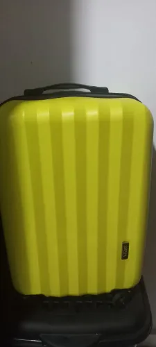 Vendo mala nova tamanho medio 360 graus de giro fibra