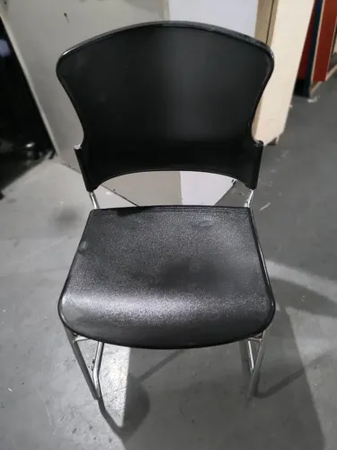 Lote 026 Cadeira Plastica sem rodinhas