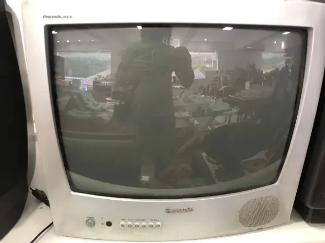 TV de Tubo Panasonic PanaBlack 20" - Perfeita para Videogames Antigos
