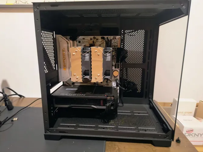 Vendo PC - R5 7600x / B850 Maxsun Wi-fi / 16Gb Ram / SSD adata 500g