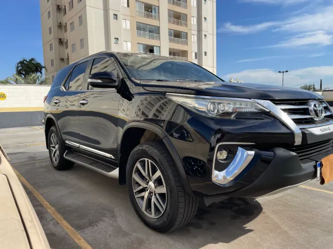 Toyota Hilux SW4 SRX 4X4 2.8 TDI 16V Dies. Aut. 2017