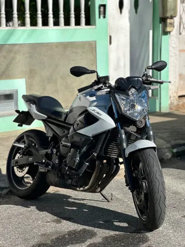 Vendo xj6n, moto com 2 pneus novos, pintura original de fábrica, moto em dia, quitada