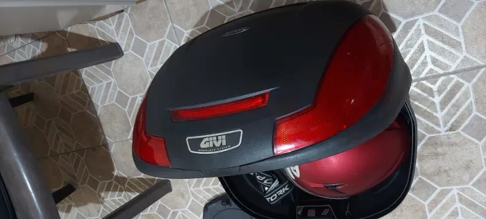 Baú para moto com suporte