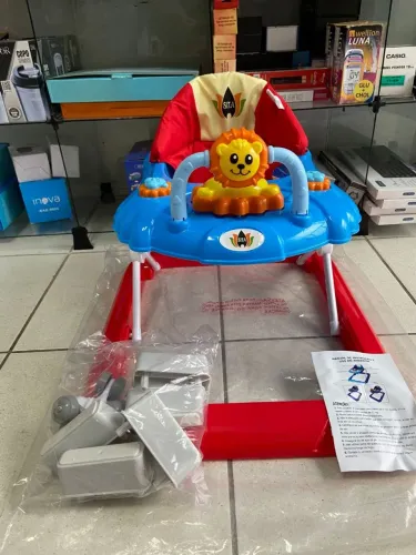 Andajá infantil azul e vermelho