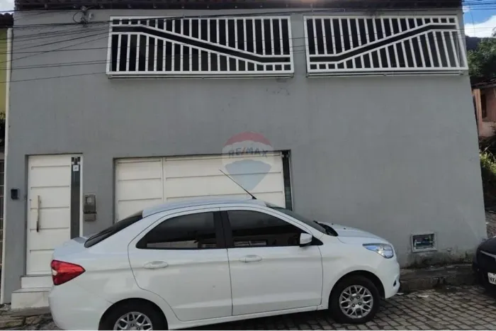 VENDE-SE CASA COM 3 QUARTOS E ESCRITÓRIO CONFORTO E ESPAÇO!