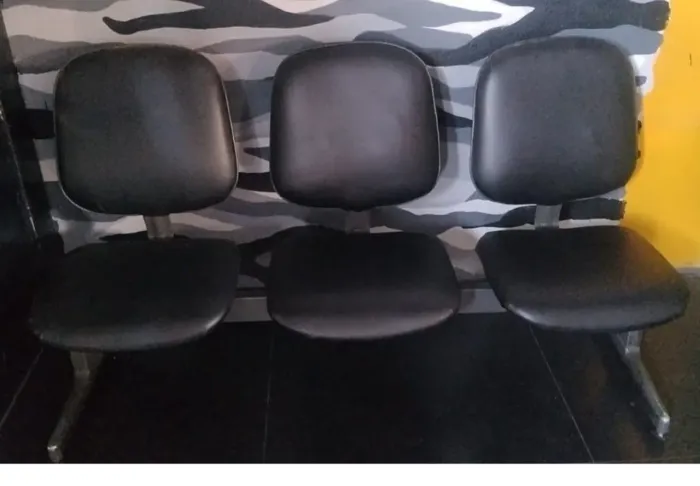 Vendo cadeira com 3 lugares
