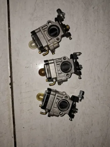 Vendo 4 carburadores para roçadeira