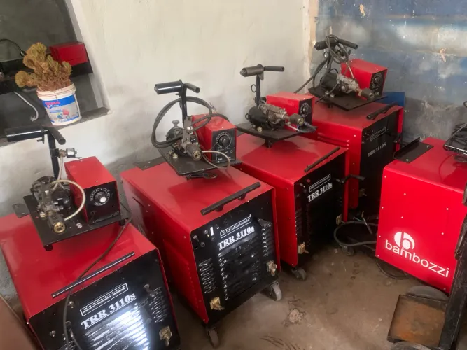 Máquina de solda Mig trifásica 300A Bambozzi 