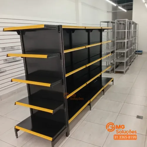 Gôndola preta para comércio centro ou parede