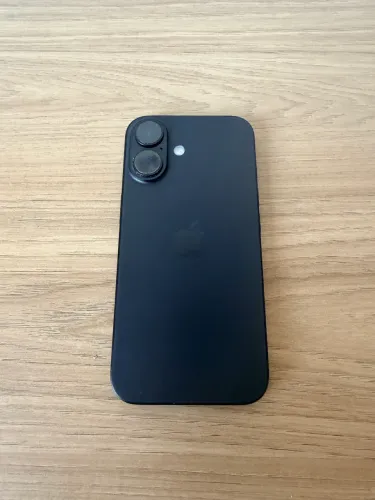 Apple iPhone 16 (256GB) usado. Preto. Saúde da bateria: 94%
