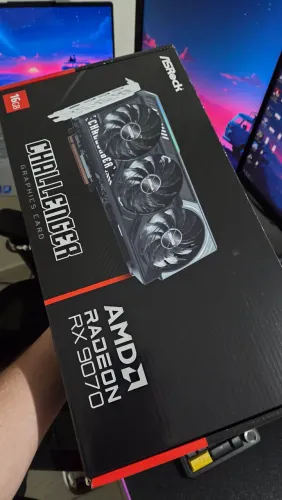 (Lacrada) RX 9070 16GB ASRock Challenger Triple Fan + Brinde Jogo Onimusha
