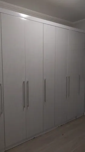 Guarda-roupa retirar no local