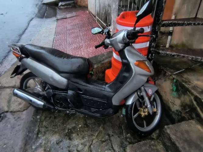 Vendo ou troco yahamara neo abon2006 