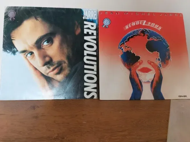 KIT COM 2 LP VINIL JEAN-MICHEL JARRE: DISCOS ORIGINAIS: REVOLUTIONS; RENDEZ-VOUS
