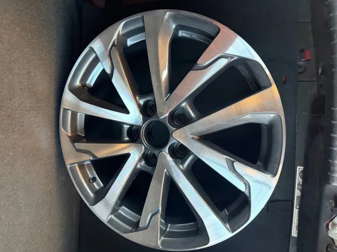1 roda corolla Cross 