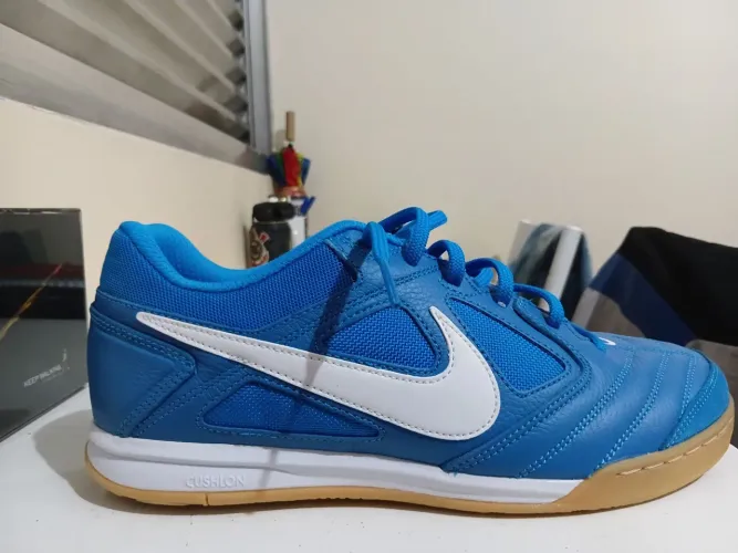 Nike Revolution 8