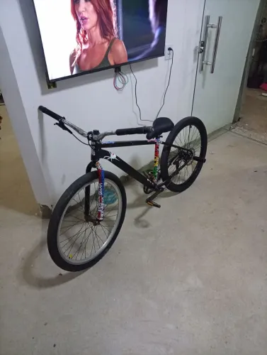 Bayk Absolut pego motorizada 