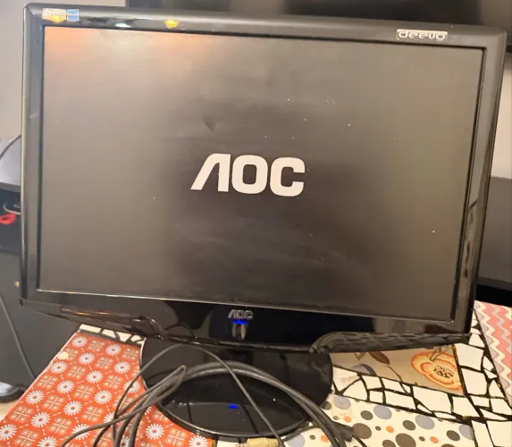 Monitor AOC 19 polegadas Widescreen LCD 931Fwz VGA e DVI-D Funcionando