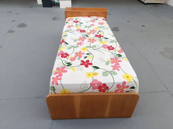 Cama de solteiro com baú e colchão