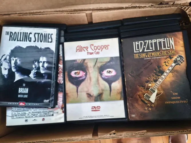 Caixa com dvds se rock