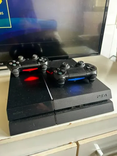 PlayStation 4 FAT 500GB + 2 Controles e 2 Midias Fisicas