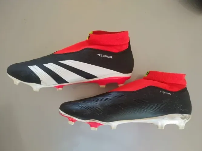 Chuteira adidas 44/45