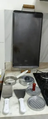 Chapa bifeteira e kit hamburgueria.