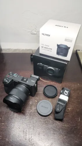 Sony a6700 quase nova com caixa e lente