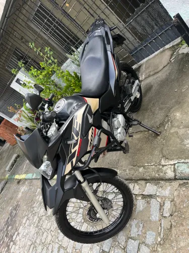 Xre300 muito nova . Oportunidade