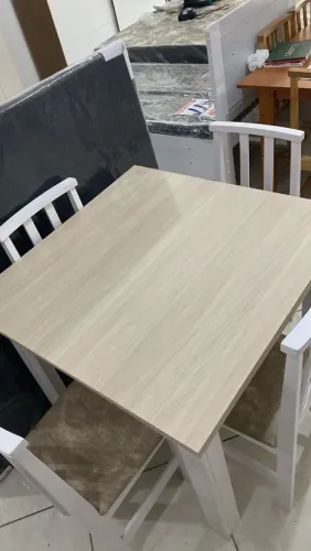 Mesa modelo mordeno impecável estado