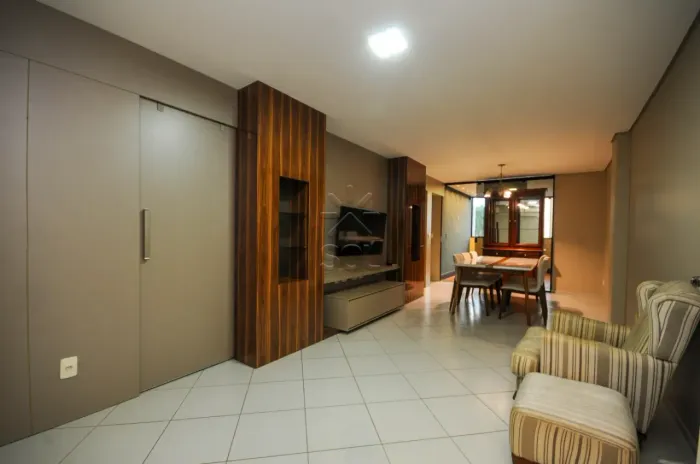Apartamento semimobiliado à venda no Edifício Viena, Centro de Foz do Iguaçu/PR - 102,22m²