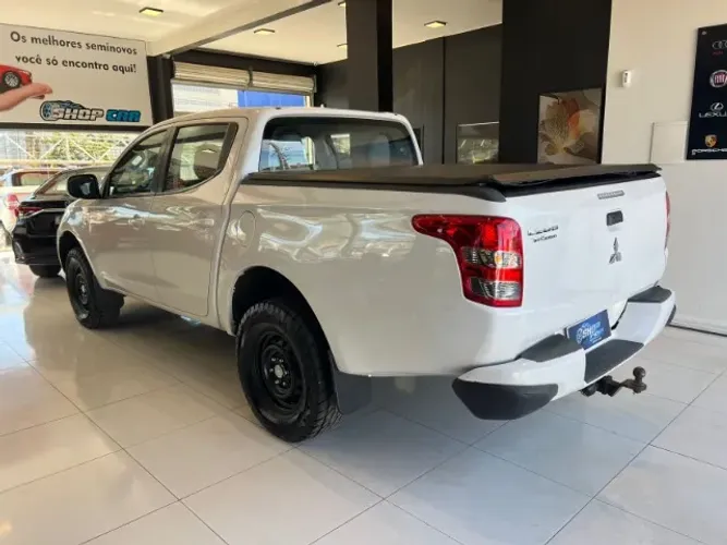 Mitsubishi L200 Triton Sport GLX 2.4 CD Diesel Mec. 2020