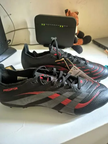 Chuteira de campo oficial Adidas nunca usada
