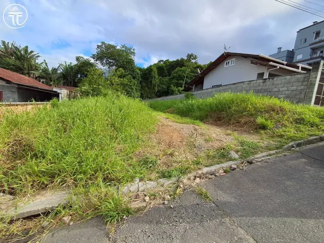 Terreno no Bairro Nova Brasília com 432m²  Excelente Localização