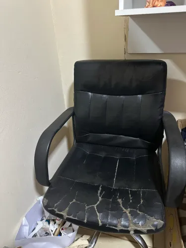 Vendo Cadeira De Escritório Preta Presidente Base Cromada Com Rodinha