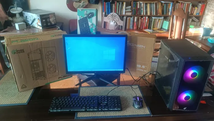 Setup computador completo para trabalho e jogos leves
