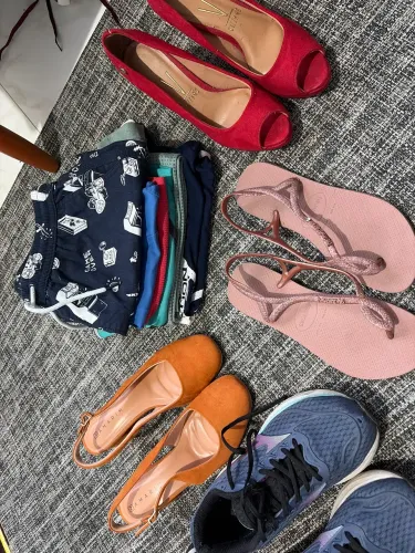 Lote de roupas academia e sapatos