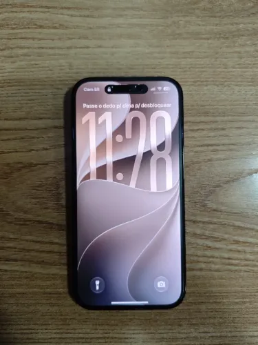 iPhone 14 Pro 256GB, muito bem conservado, sem marcas de uso relevantes.