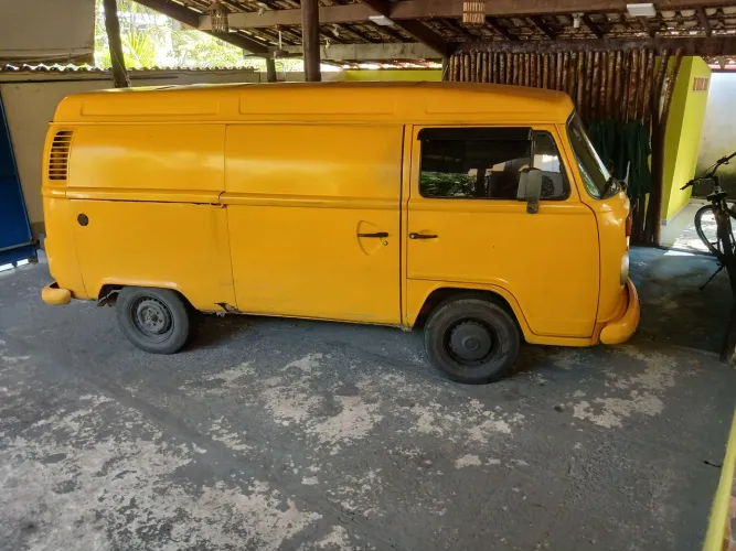 Volkswagen Kombi Furgão (álcool) 2005