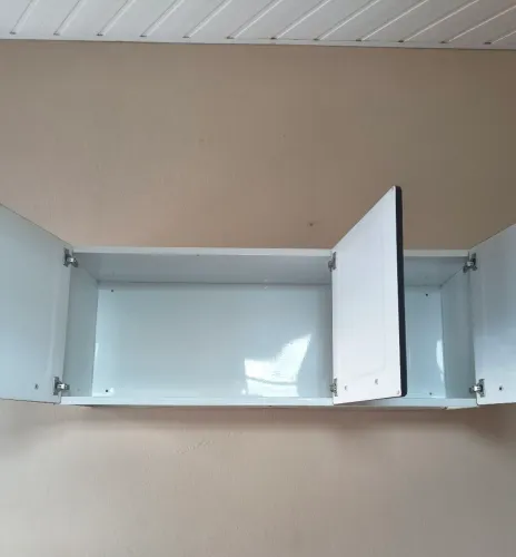 Vendo Armário 3 portas.