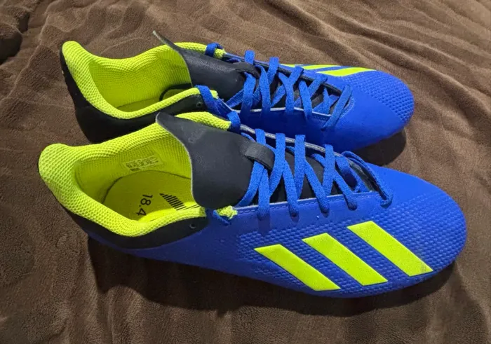 Chuteira adidas