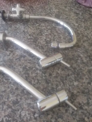  Valor individual, Vendo duas torneiras pra pias de banheiro e uma pra pia de cozinha 