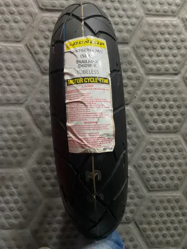 Pneu Dunlop 120/70/17 NOVO
