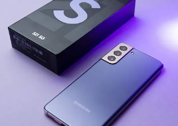 SAMSUNG S21 128GB, 8 RAM, IGUAL NOVO, NA CAIXA, NOTA FISCAL, COM 6 CAPINHAS NOVAS, PELIC.
