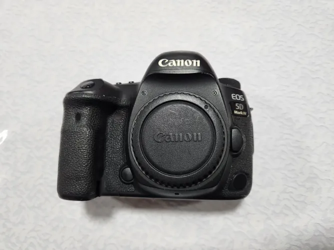 Canon 5D Mark IV