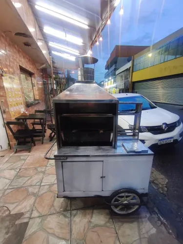 Carrinho de espetinho semi-novo