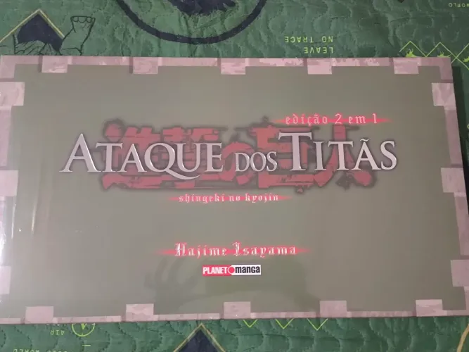 Caixa Especial Attack on Titan Lacrada