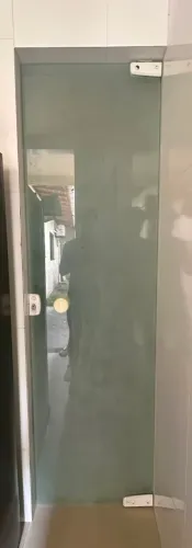 Vendo porta de vidro jateado vão 700×2100