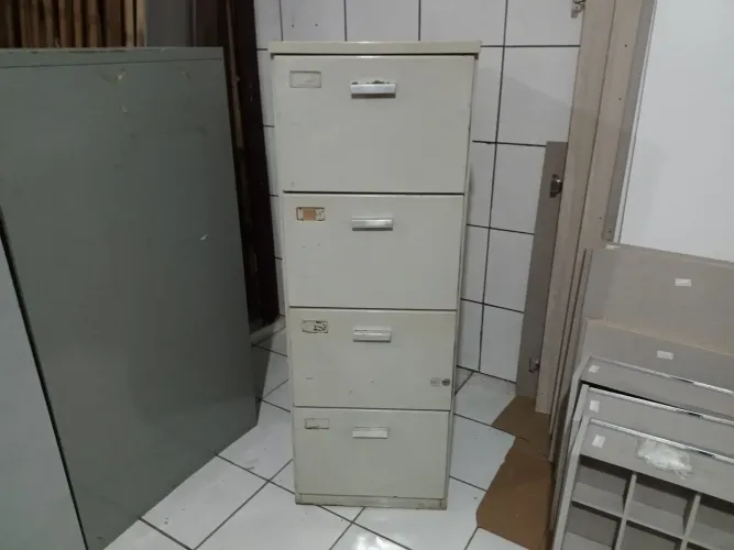 Arquivo com Quatro Gavetas